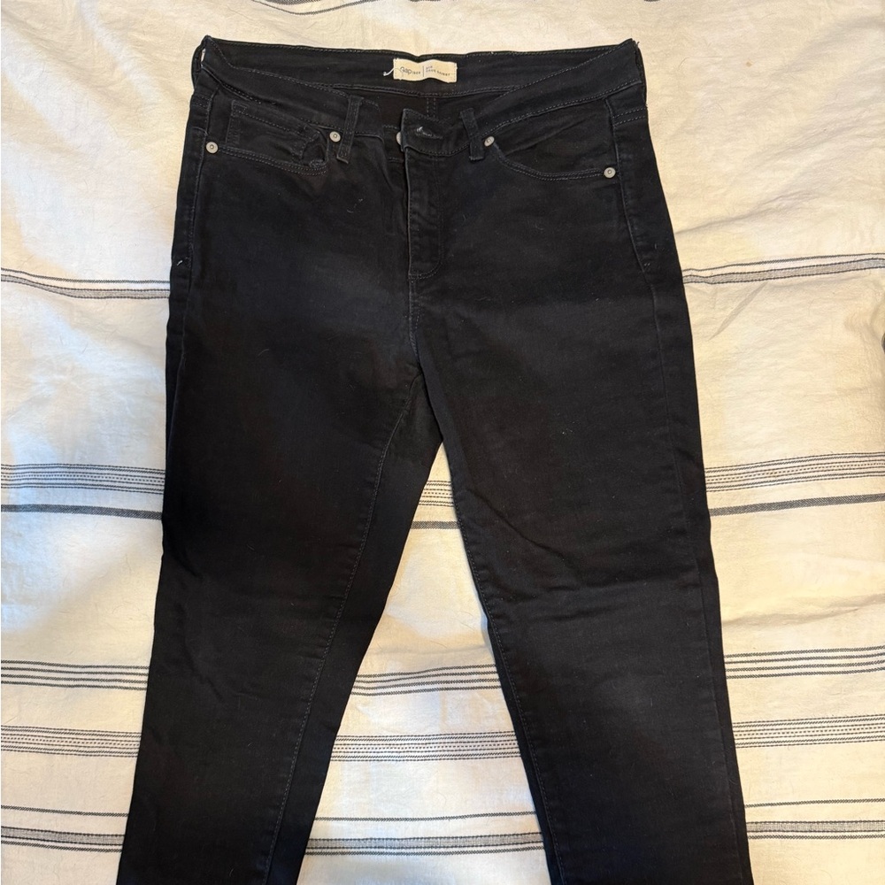 GAP Black Skinny Jeans with Sleek Design